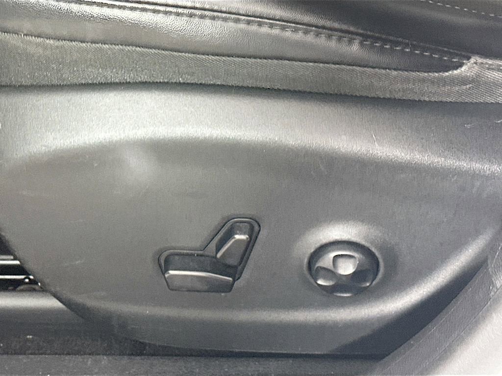 Used 2020 Jeep Cherokee Latitude Plus image 22