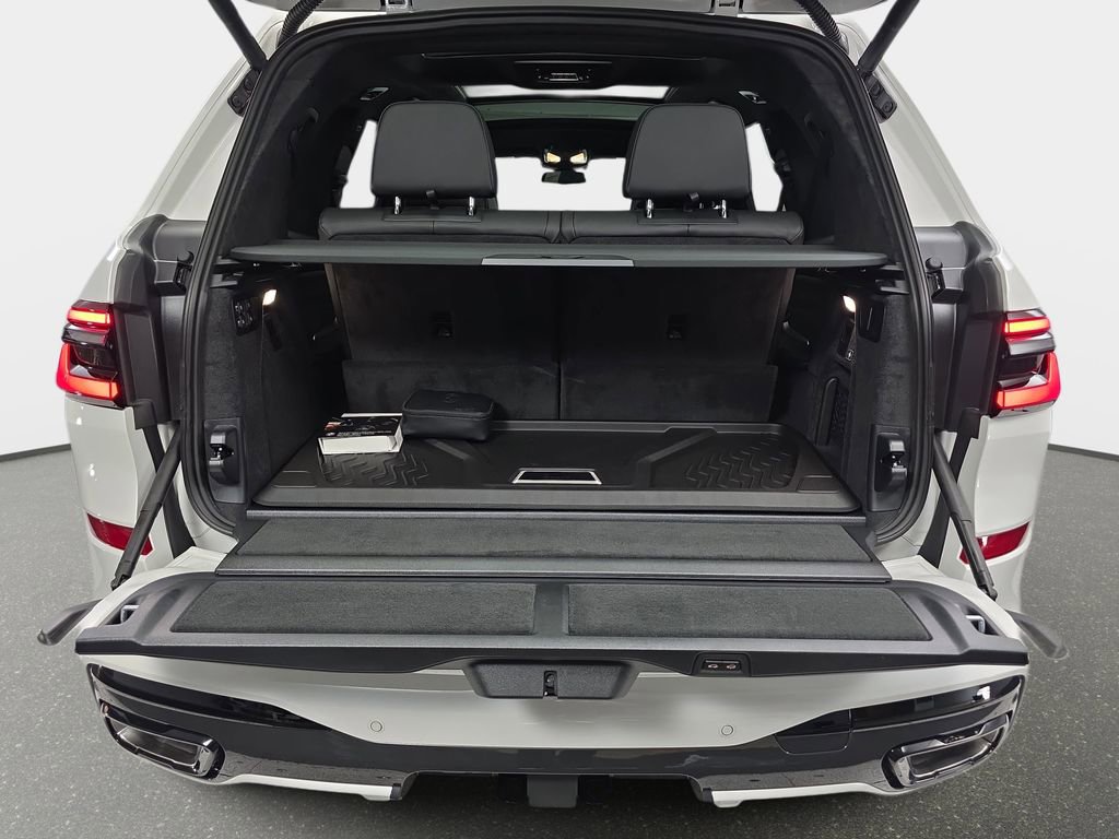 New 2026 BMW X7 xDrive40i w/ M Sport Package AWD/4WD image 13