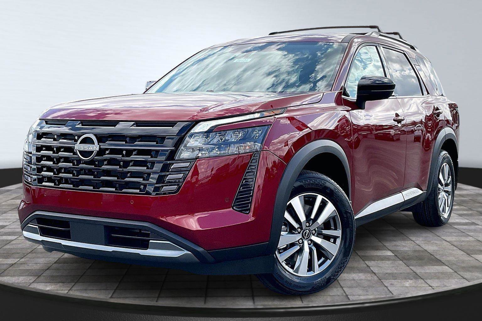 New 2026 Nissan Pathfinder SL image 2