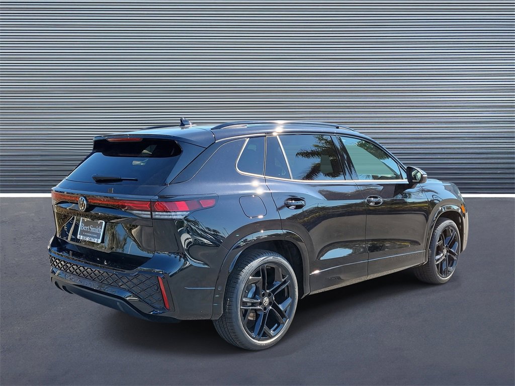 New 2026 Volkswagen Tiguan SE R-Line image 3