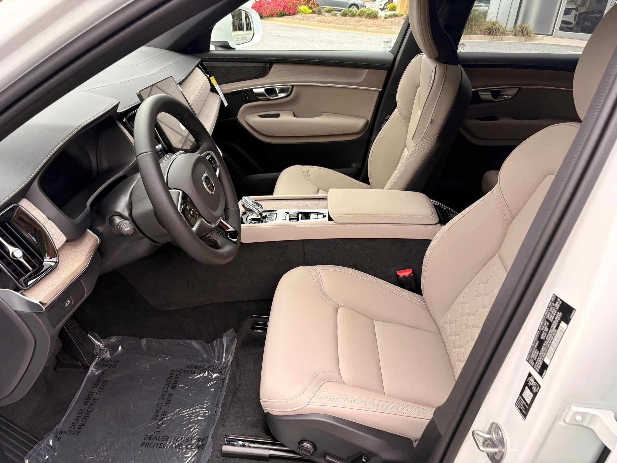 New 2026 Volvo XC90 B6 Plus w/ Protection Package image 5