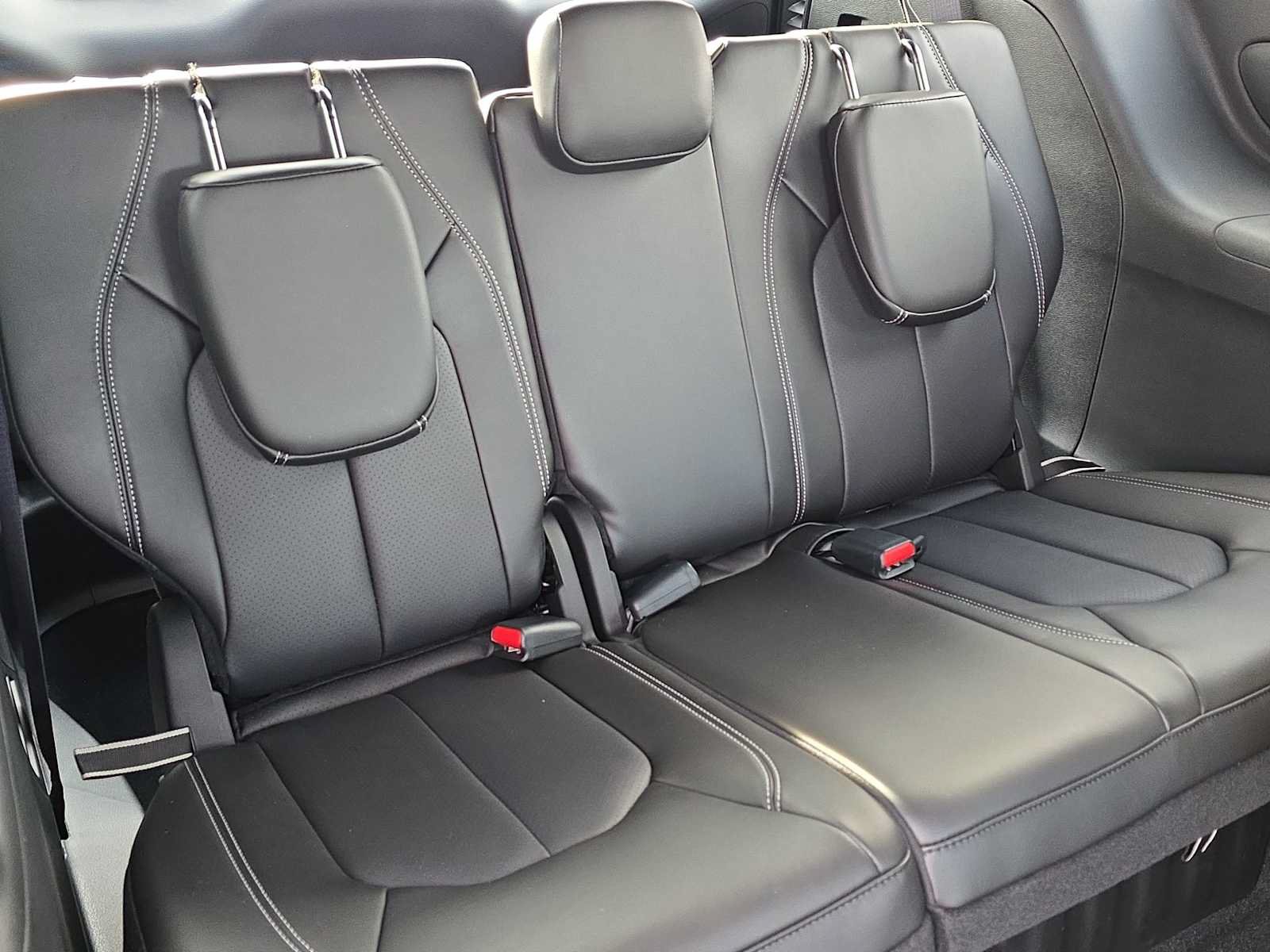 Used 2026 Chrysler Pacifica Select FWD image 30