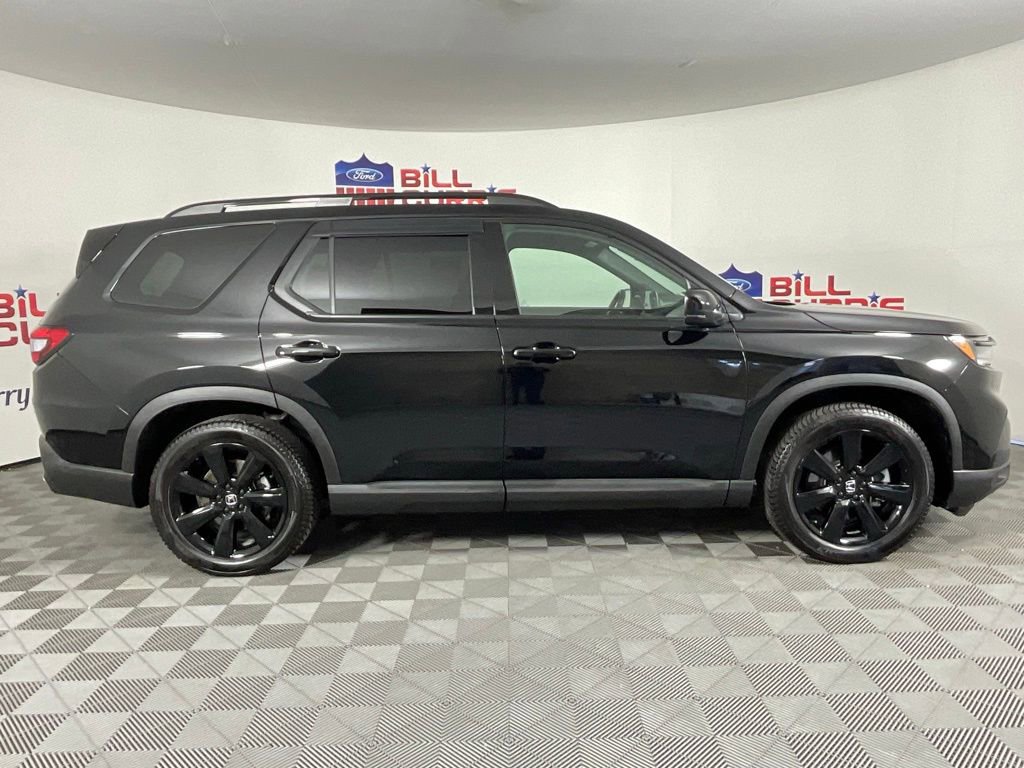 Used 2025 Honda Pilot Black Edition image 2