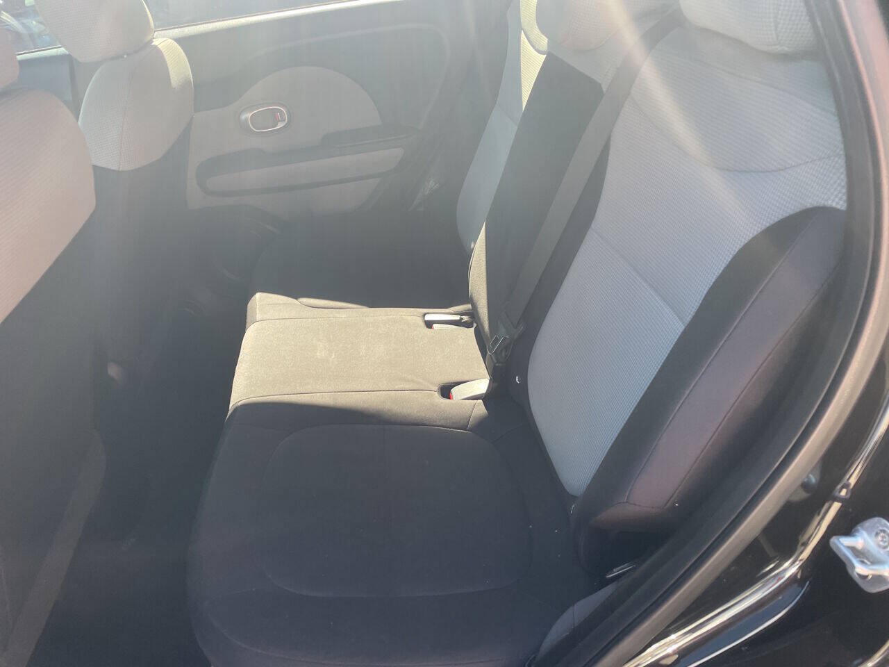 Used 2015 Kia Soul FWD image 10
