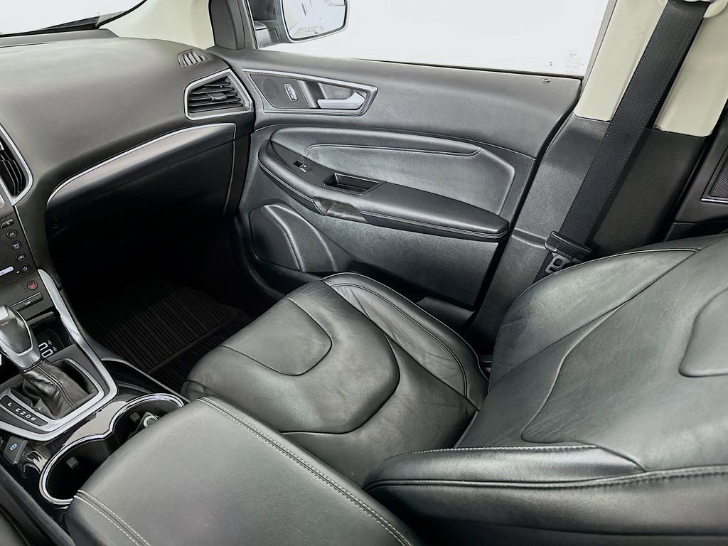 Used 2016 Ford Edge Titanium image 25