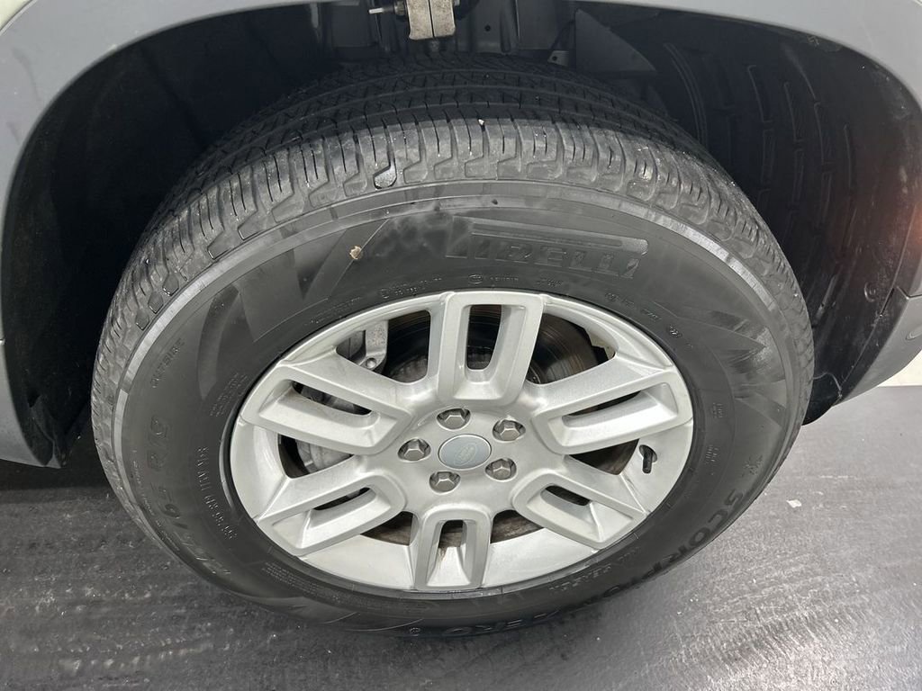 Used 2025 Land Rover Defender 90 S AWD/4WD image 9