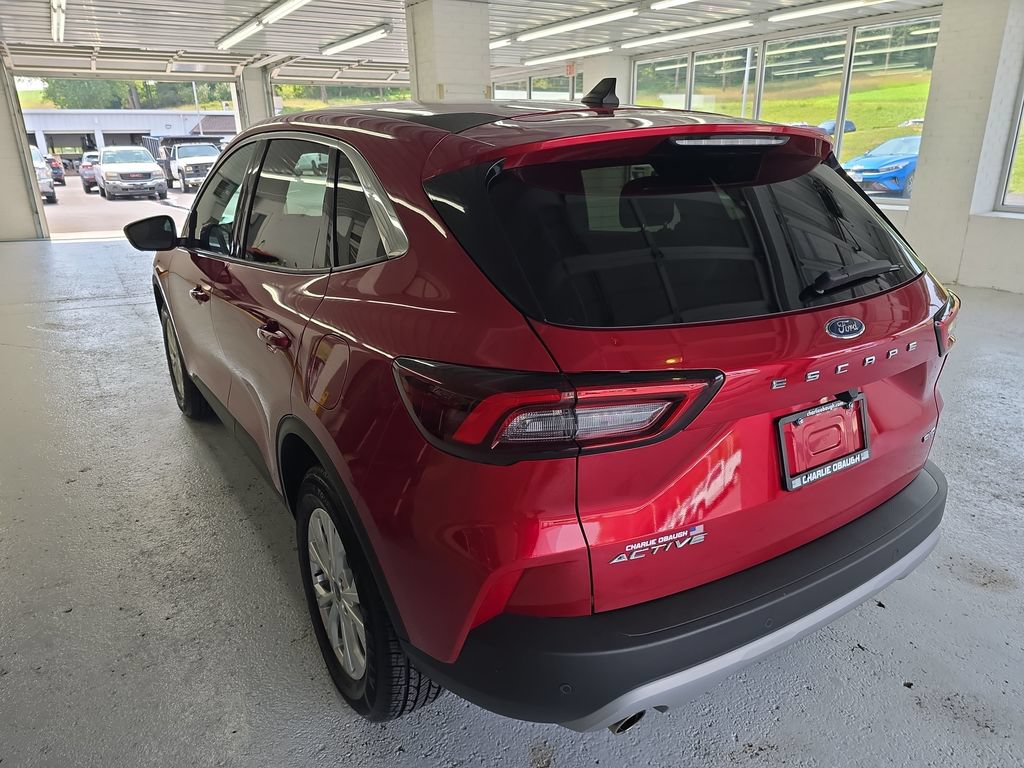 Used 2023 Ford Escape Active w/ Tech Pack #2 AWD/4WD image 3