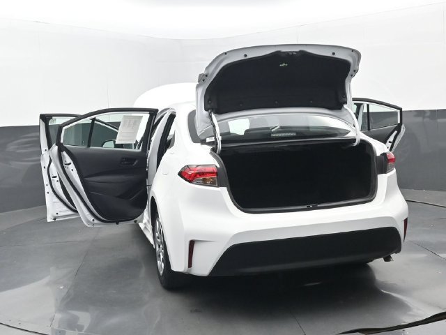 Used 2025 Toyota Corolla LE FWD image 35