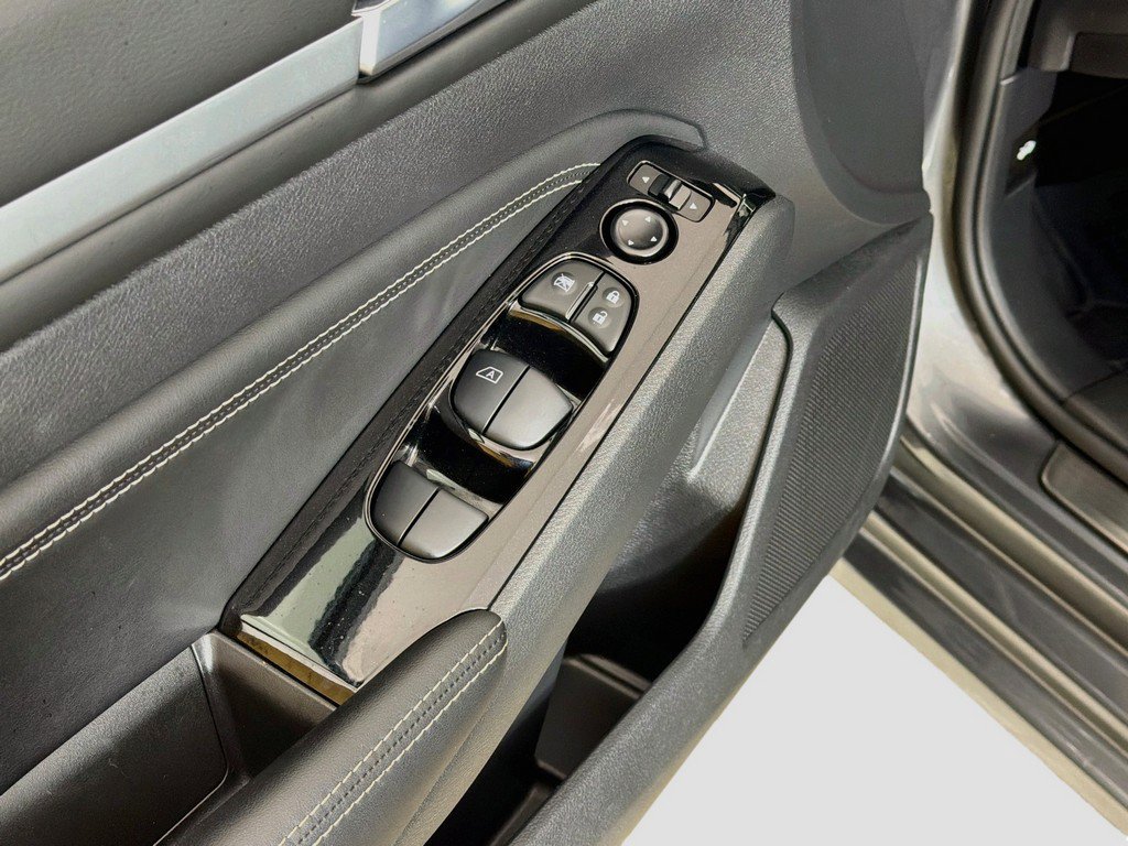 Used 2023 Nissan Altima 2.5 SL FWD image 30