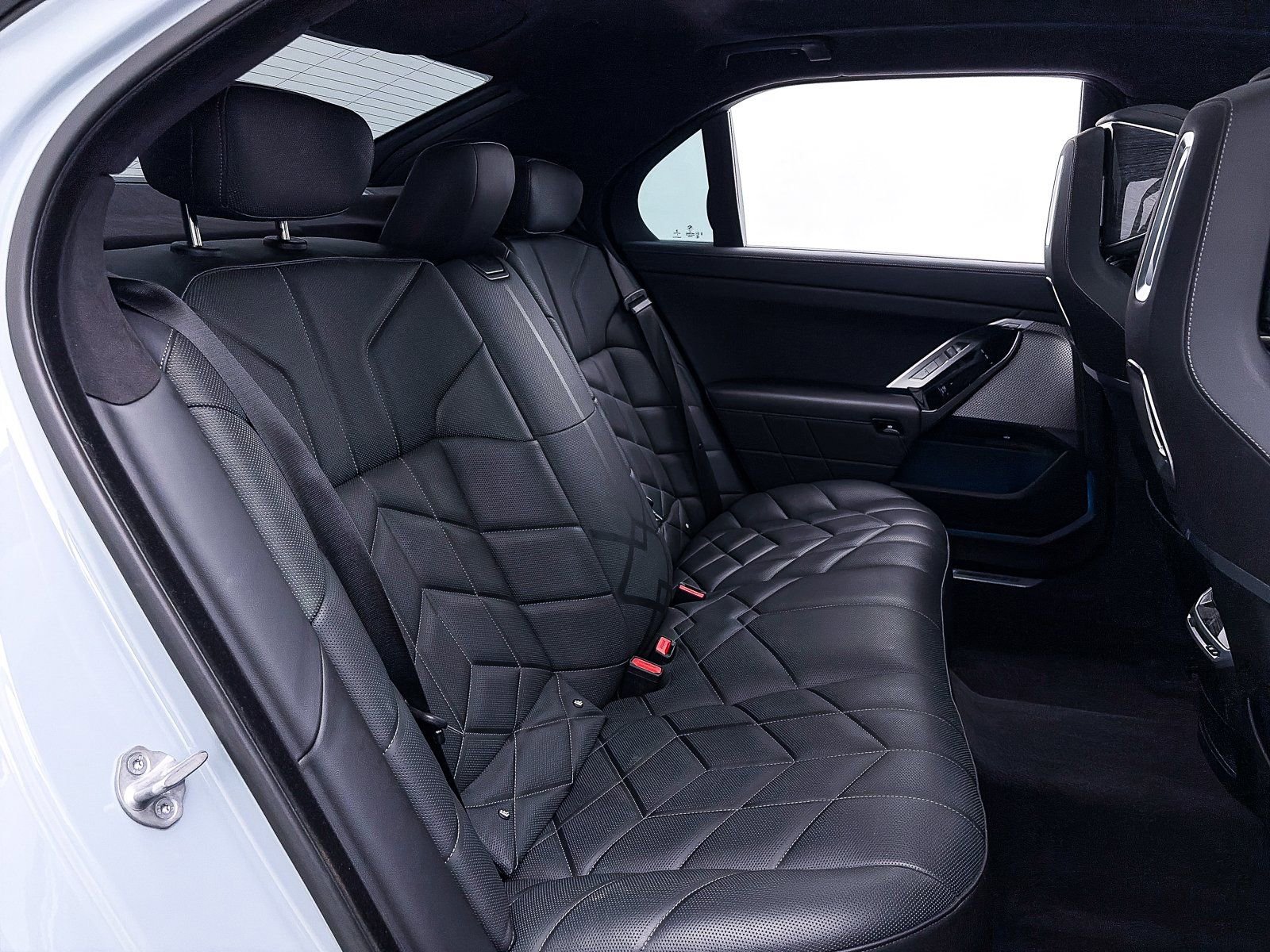 Used 2023 BMW 740i w/ Executive Package image 55