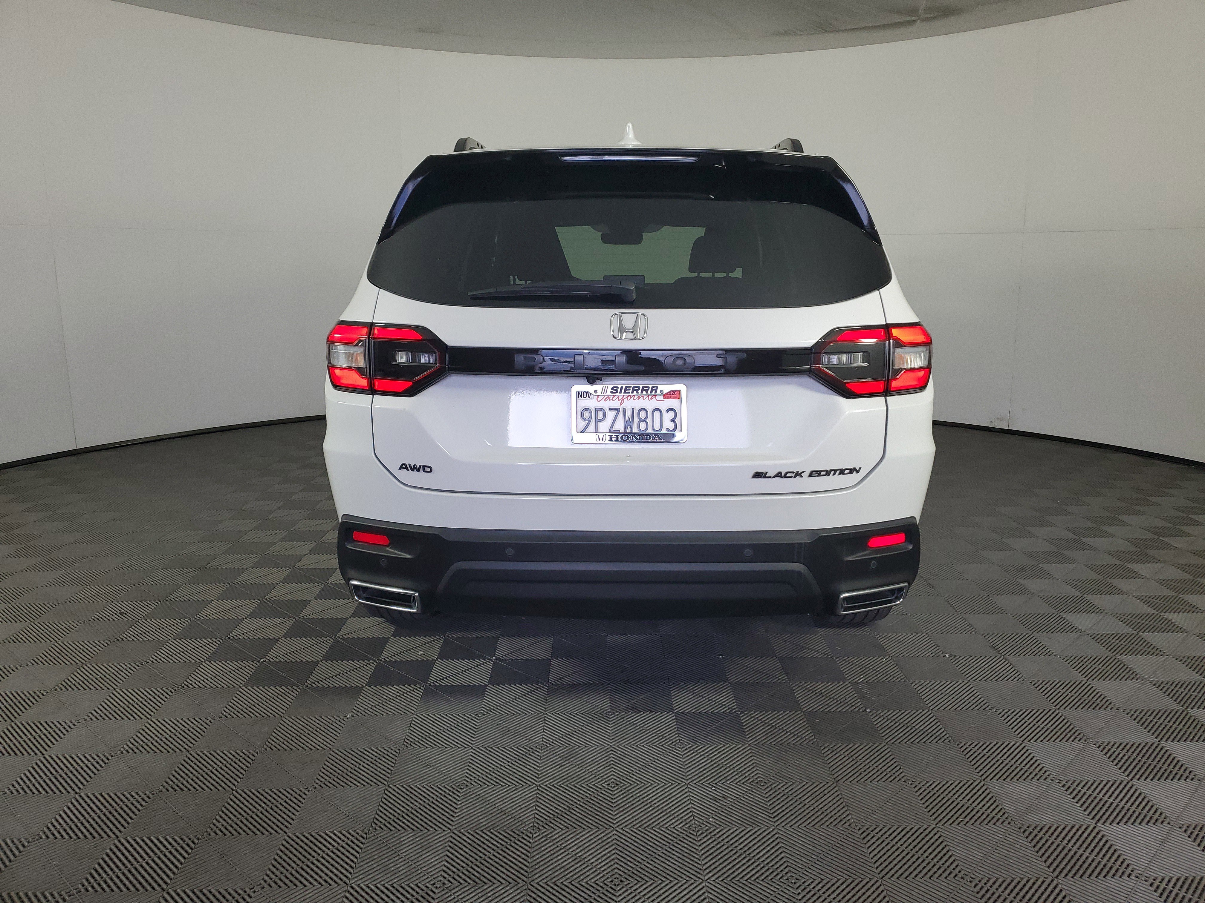 Certified 2025 Honda Pilot Black Edition image 5