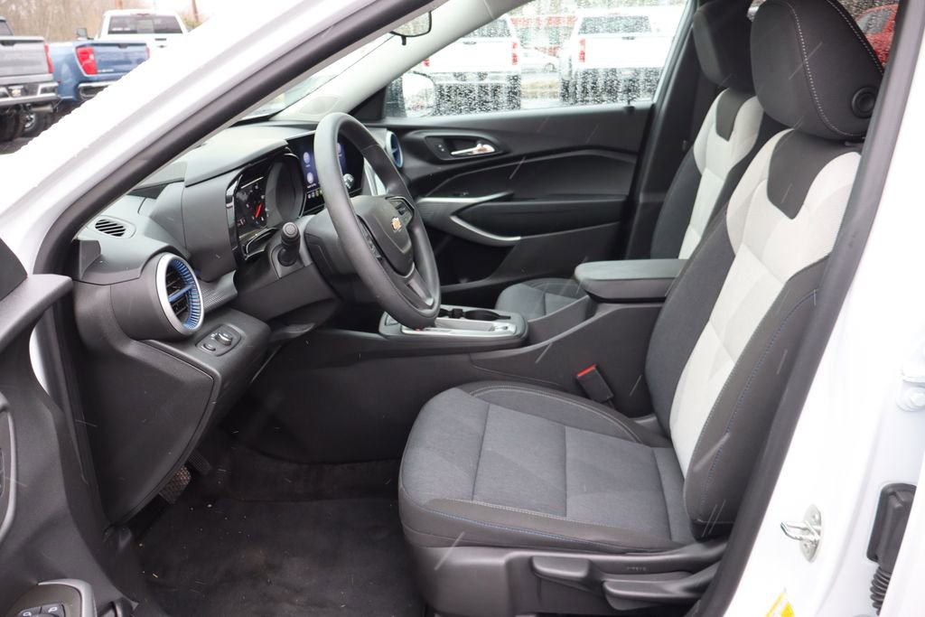 Used 2024 Chevrolet Trax LS image 4