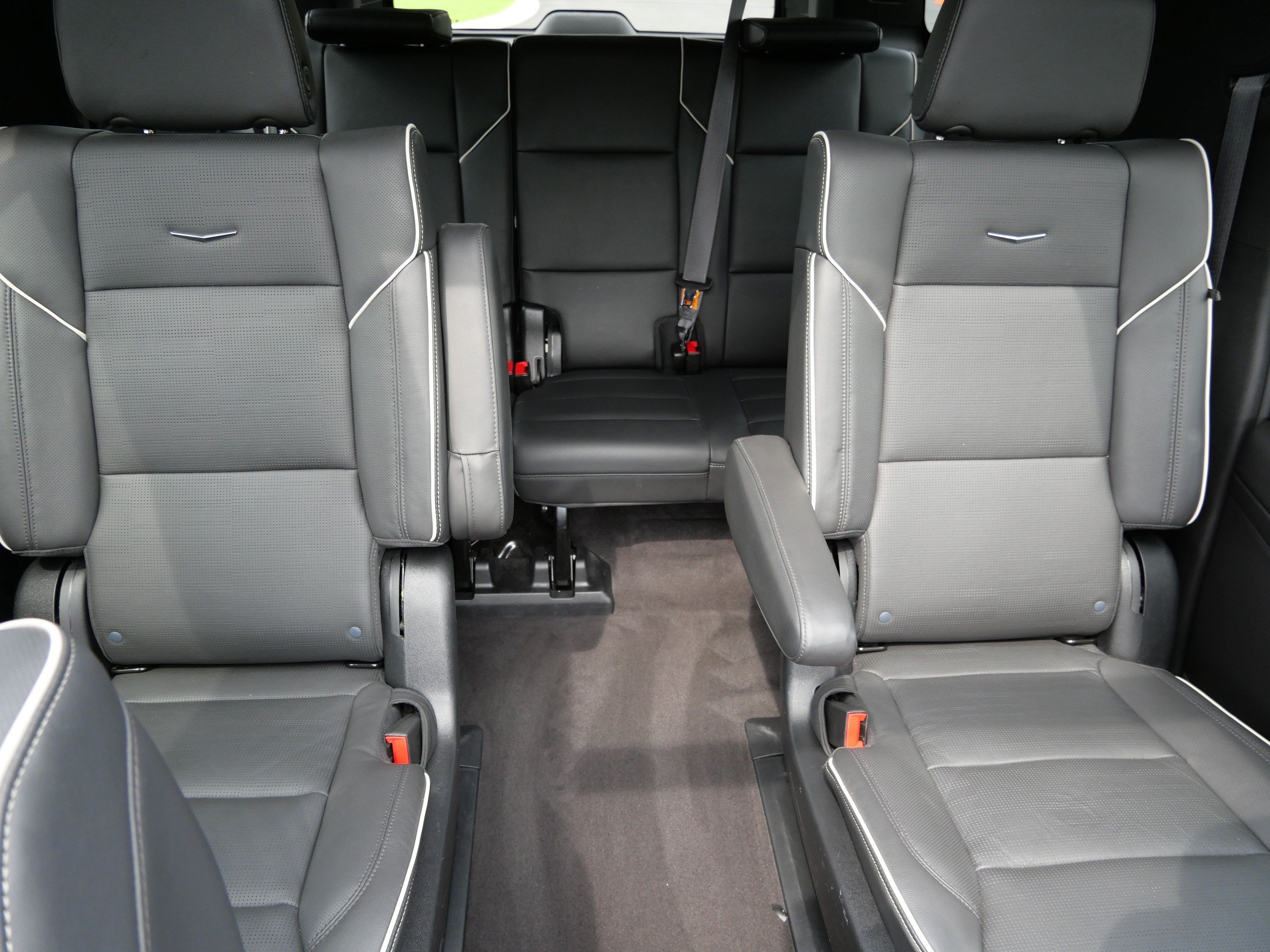 Certified 2023 Cadillac Escalade ESV Premium Luxury w/ Performance Package AWD/4WD image 12