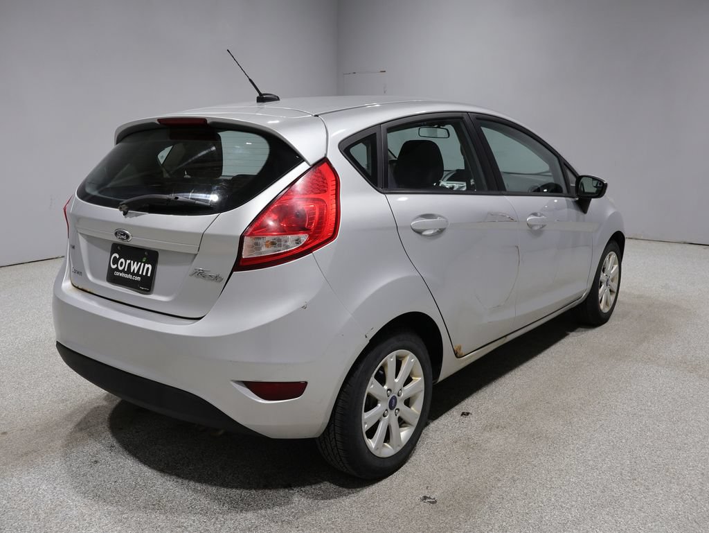 Used 2012 Ford Fiesta SE FWD image 2