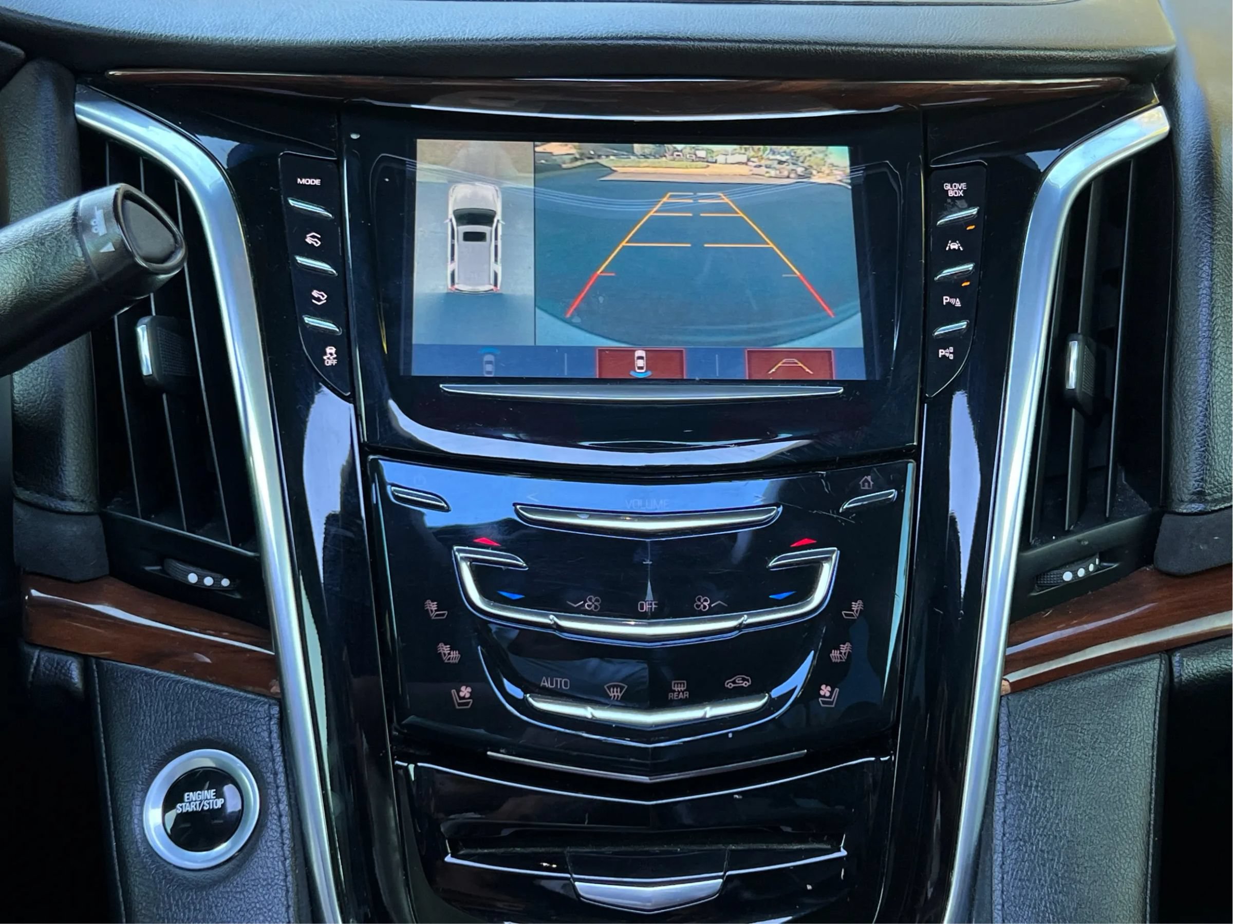 Used 2018 Cadillac Escalade Luxury AWD/4WD image 16