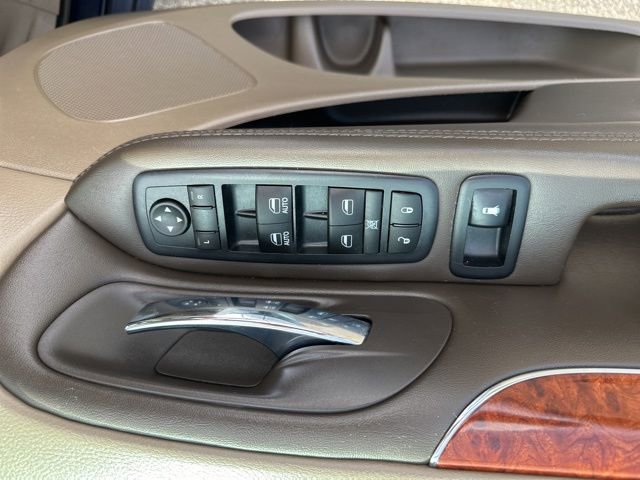 Used 2016 Chrysler Town & Country Touring-L w/ Driver Convenience Group image 21