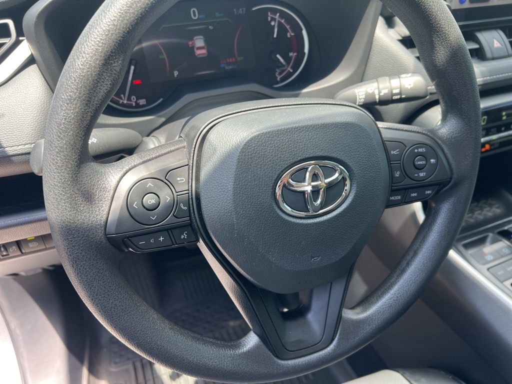 Used 2025 Toyota RAV4 XLE FWD image 47