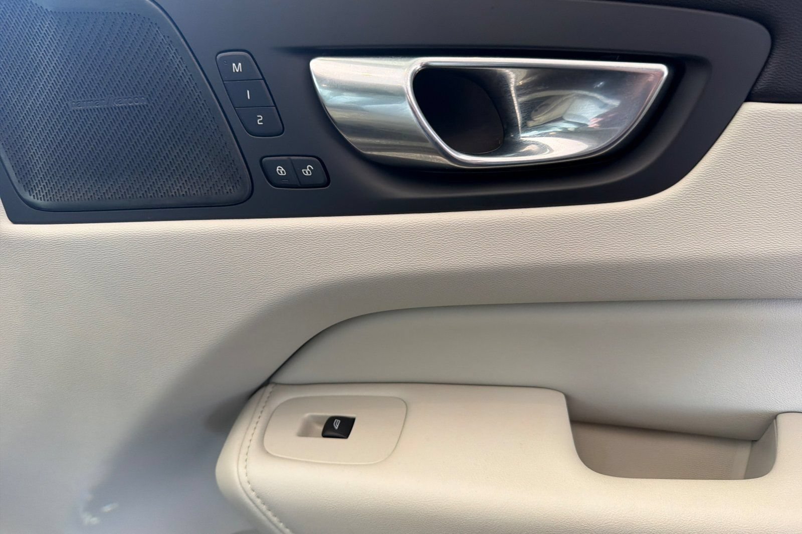 Used 2023 Volvo XC60 B5 Ultimate AWD/4WD image 19