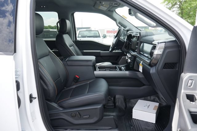 New 2026 Ford F550 4x4 Crew Cab image 24