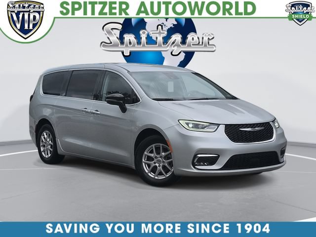 Used 2024 Chrysler Pacifica Touring-L
