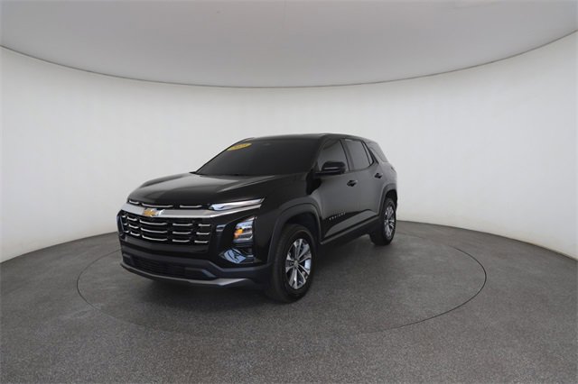 Used 2025 Chevrolet Equinox LT w/ Safety and Technology Package image 2