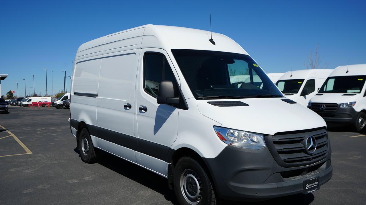 Used 2024 Mercedes-Benz Sprinter 2500 image 3