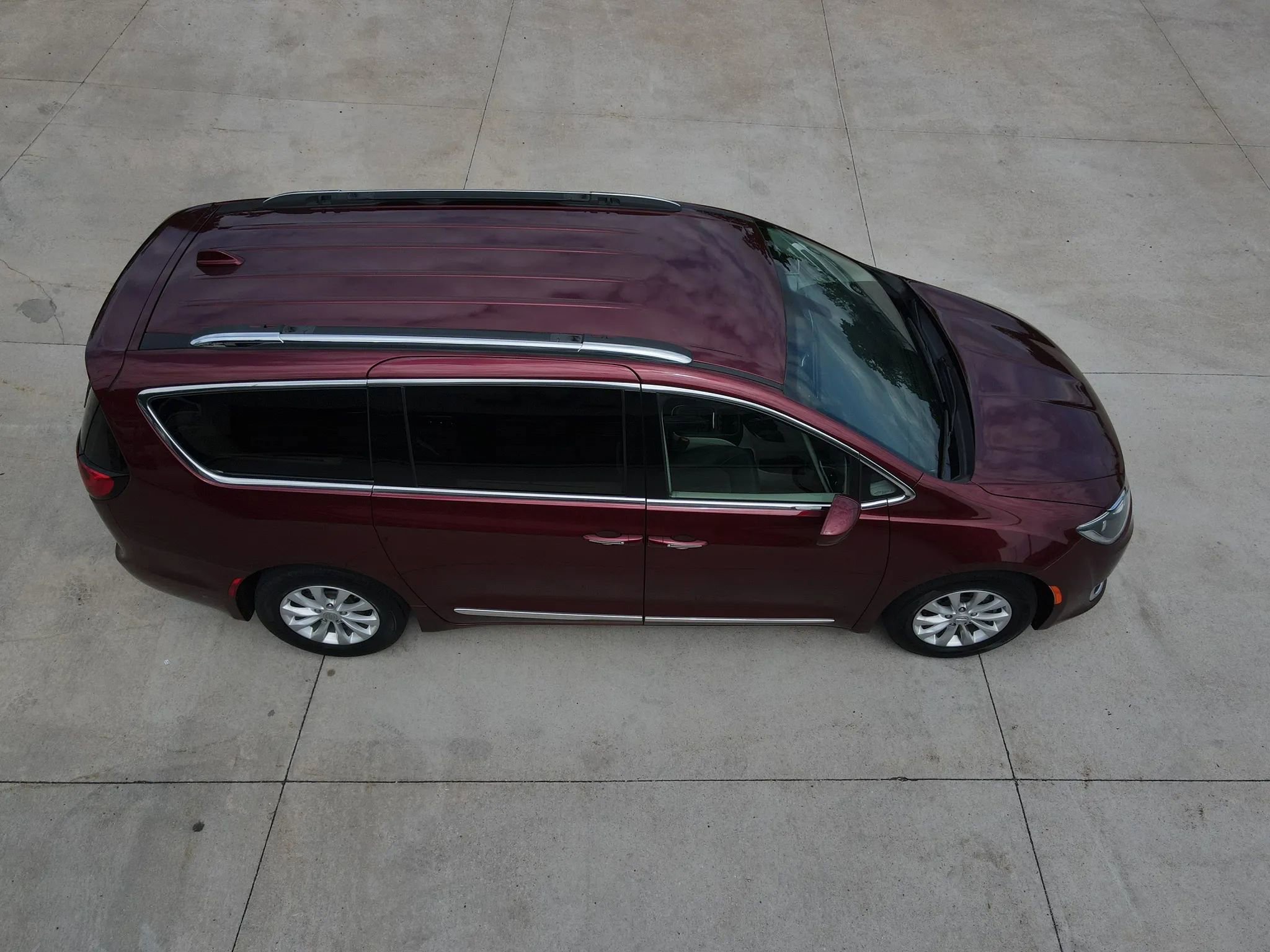 Used 2018 Chrysler Pacifica Touring-L FWD image 48