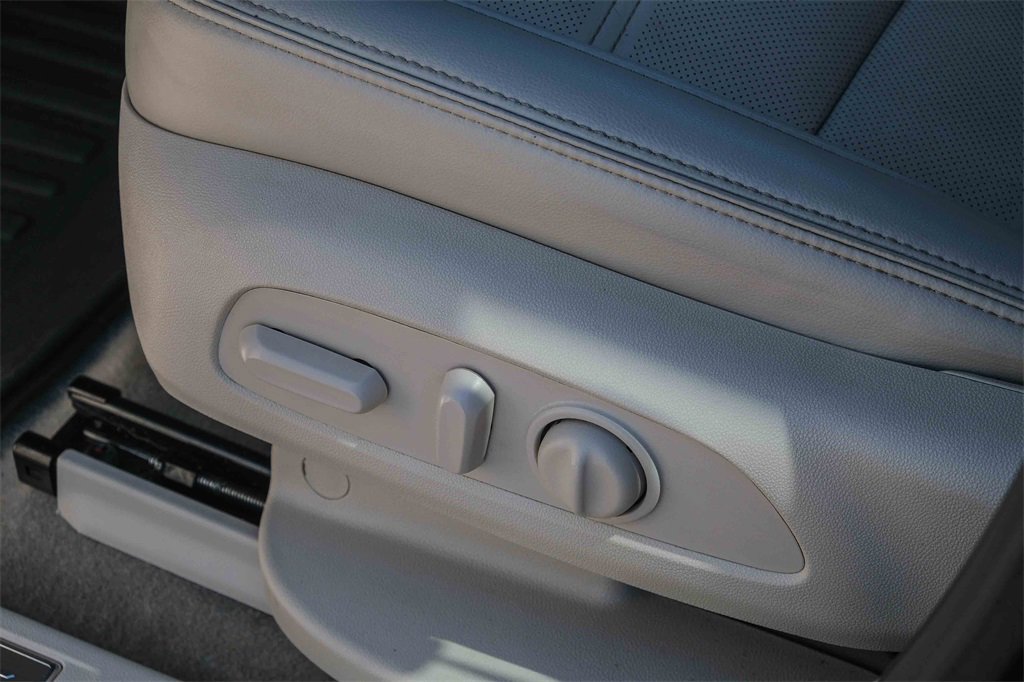 Used 2022 GMC Acadia Denali w/ Denali Ultimate Package image 23