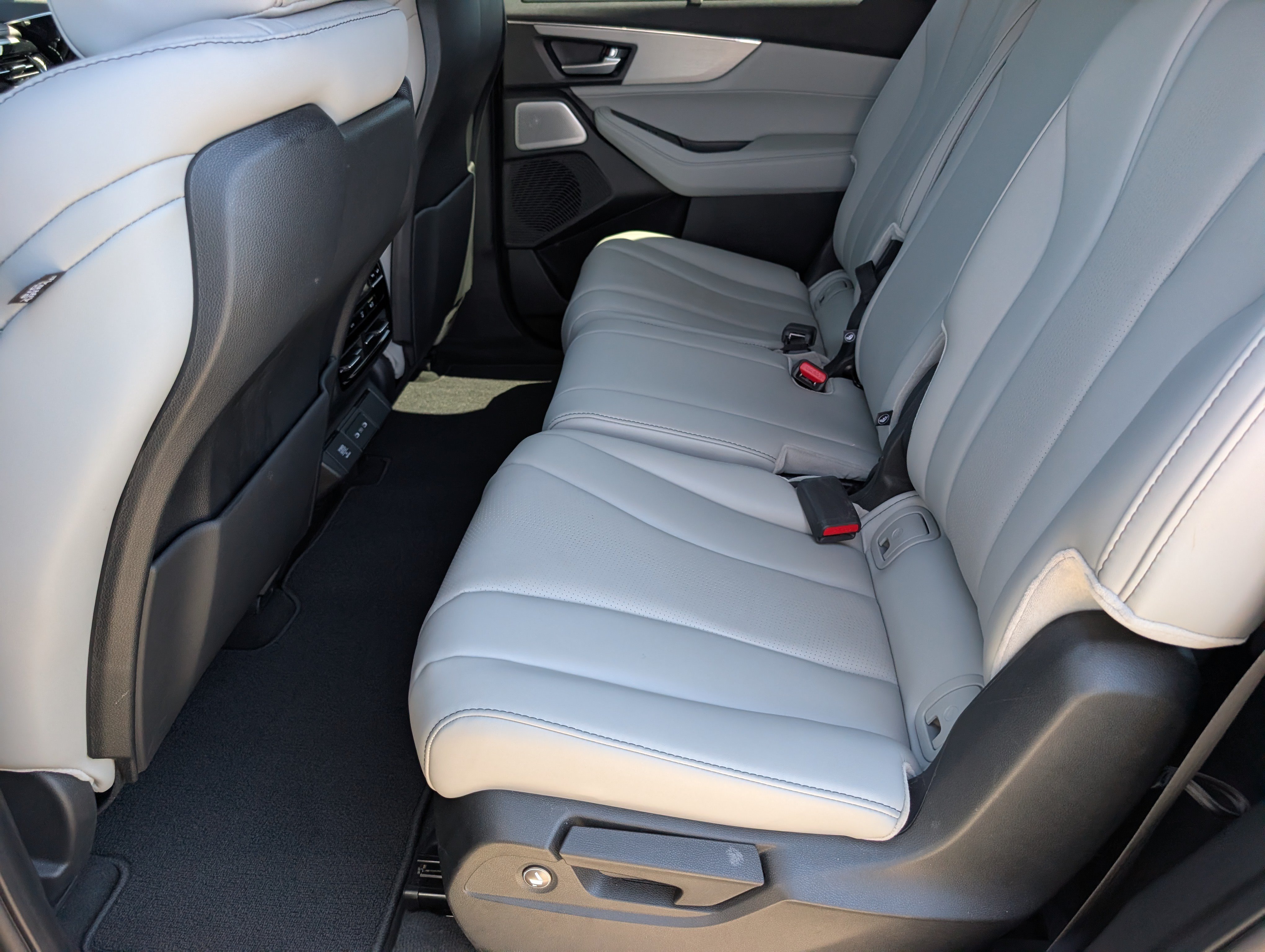 Certified 2025 Acura MDX w/ Technology Package FWD image 11