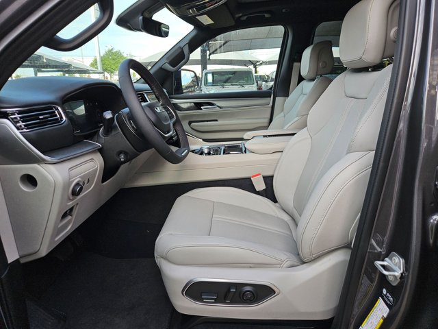 New 2026 Jeep Grand Wagoneer L Limited w/ Premium Group II AWD/4WD image 4