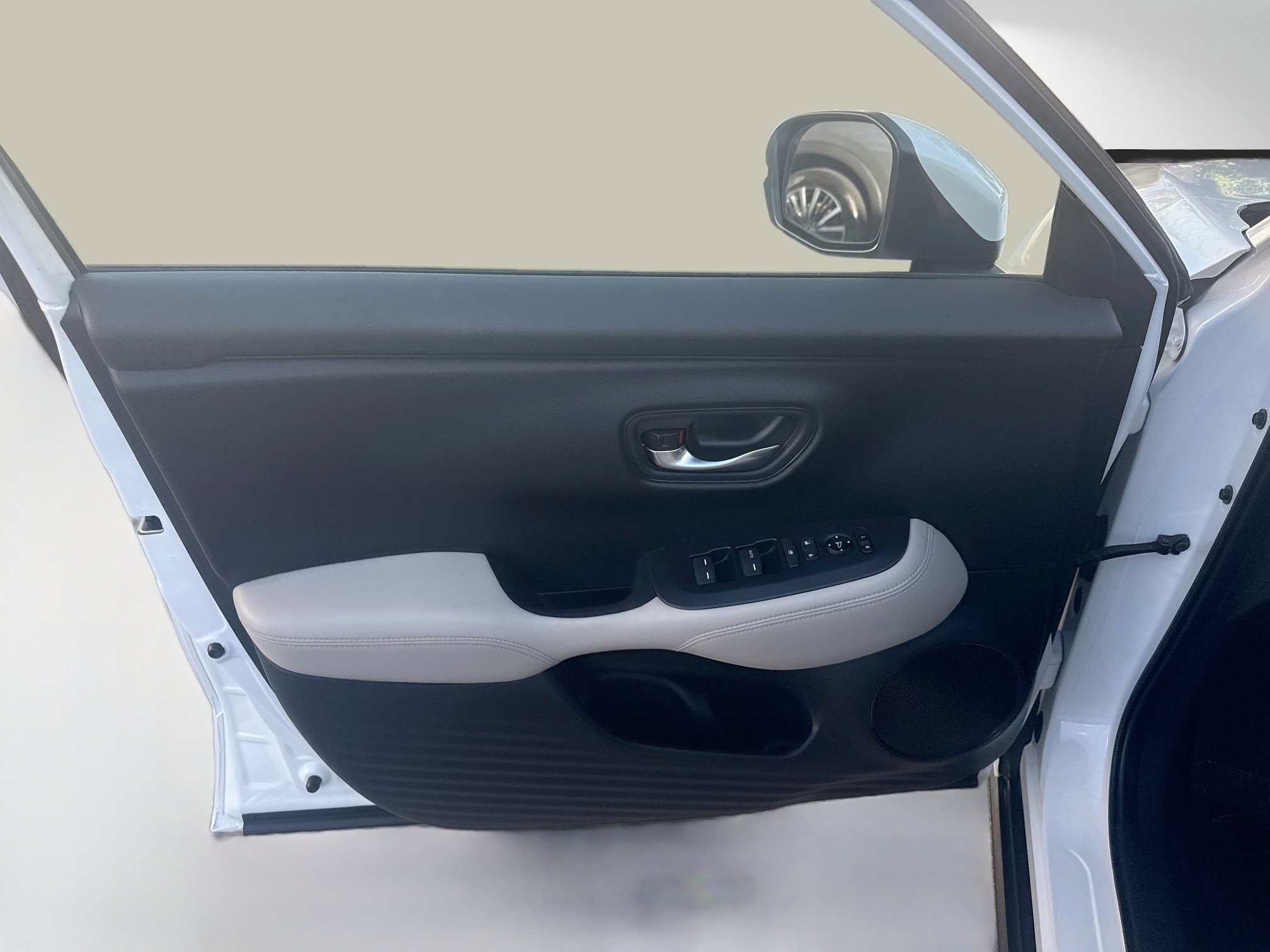 Used 2024 Honda HR-V LX image 19