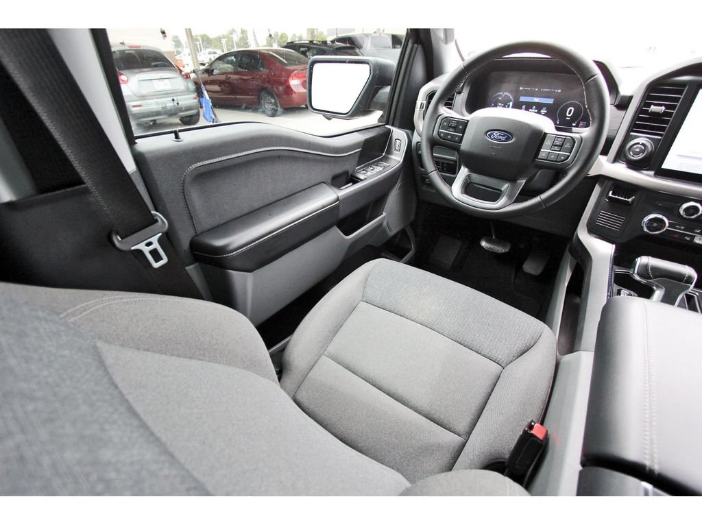 Used 2025 Ford F150 Lightning XLT AWD/4WD image 11
