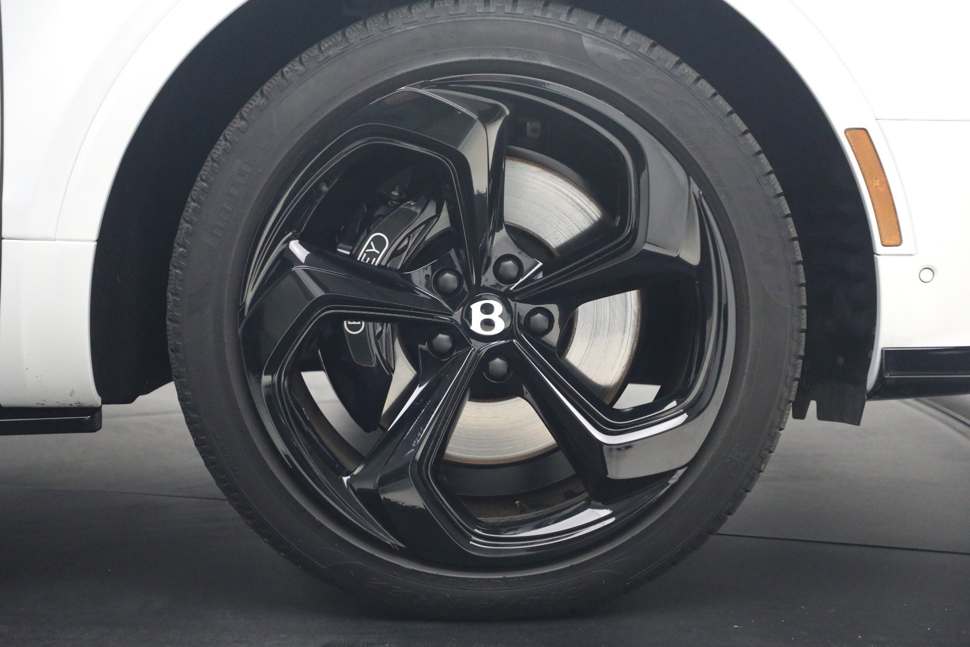 Used 2023 Bentley Bentayga AWD/4WD image 17