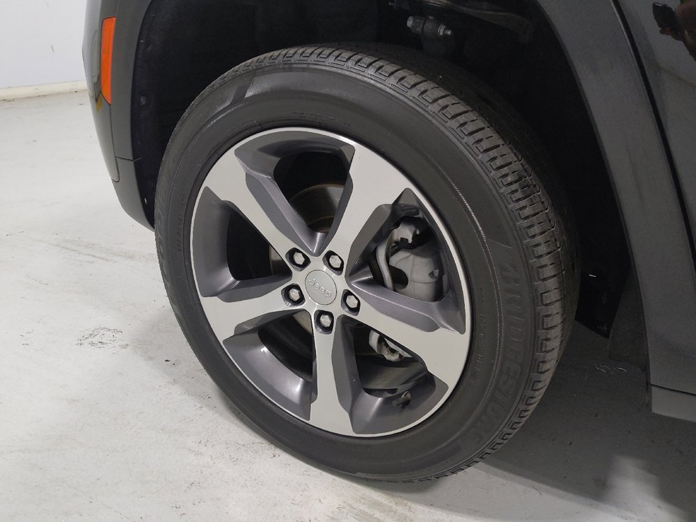 Used 2023 Jeep Grand Cherokee Limited AWD/4WD image 31