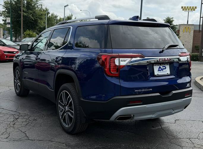 Used 2023 GMC Acadia SLT w/ Technology Package FWD image 4