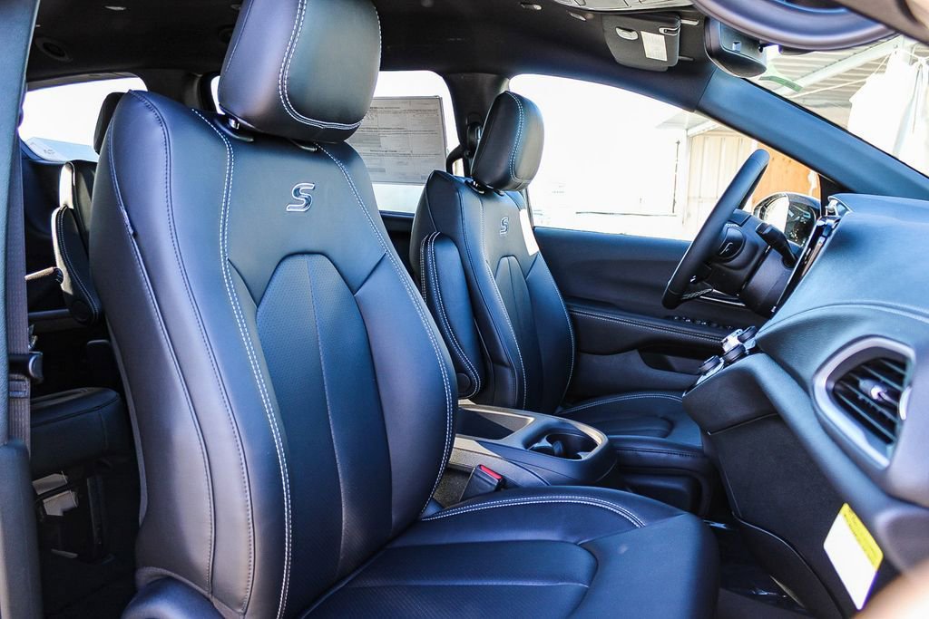 New 2026 Chrysler Pacifica Select w/ S Appearance Package FWD image 18