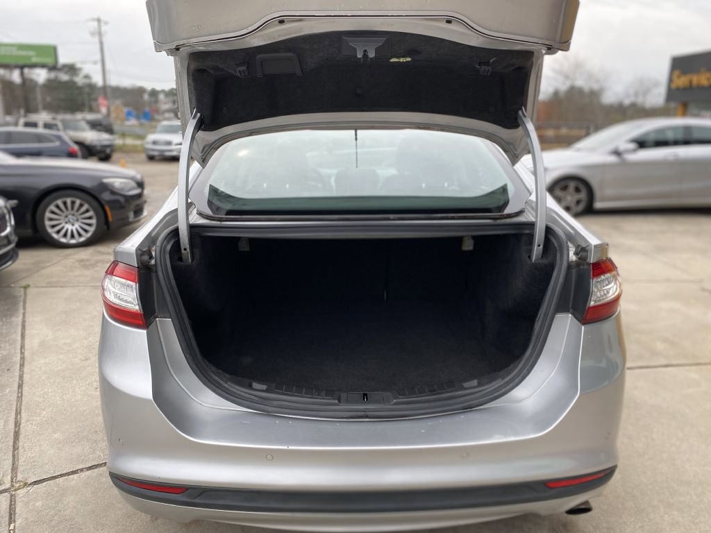 Used 2016 Ford Fusion SE w/ Equipment Group 202A image 10