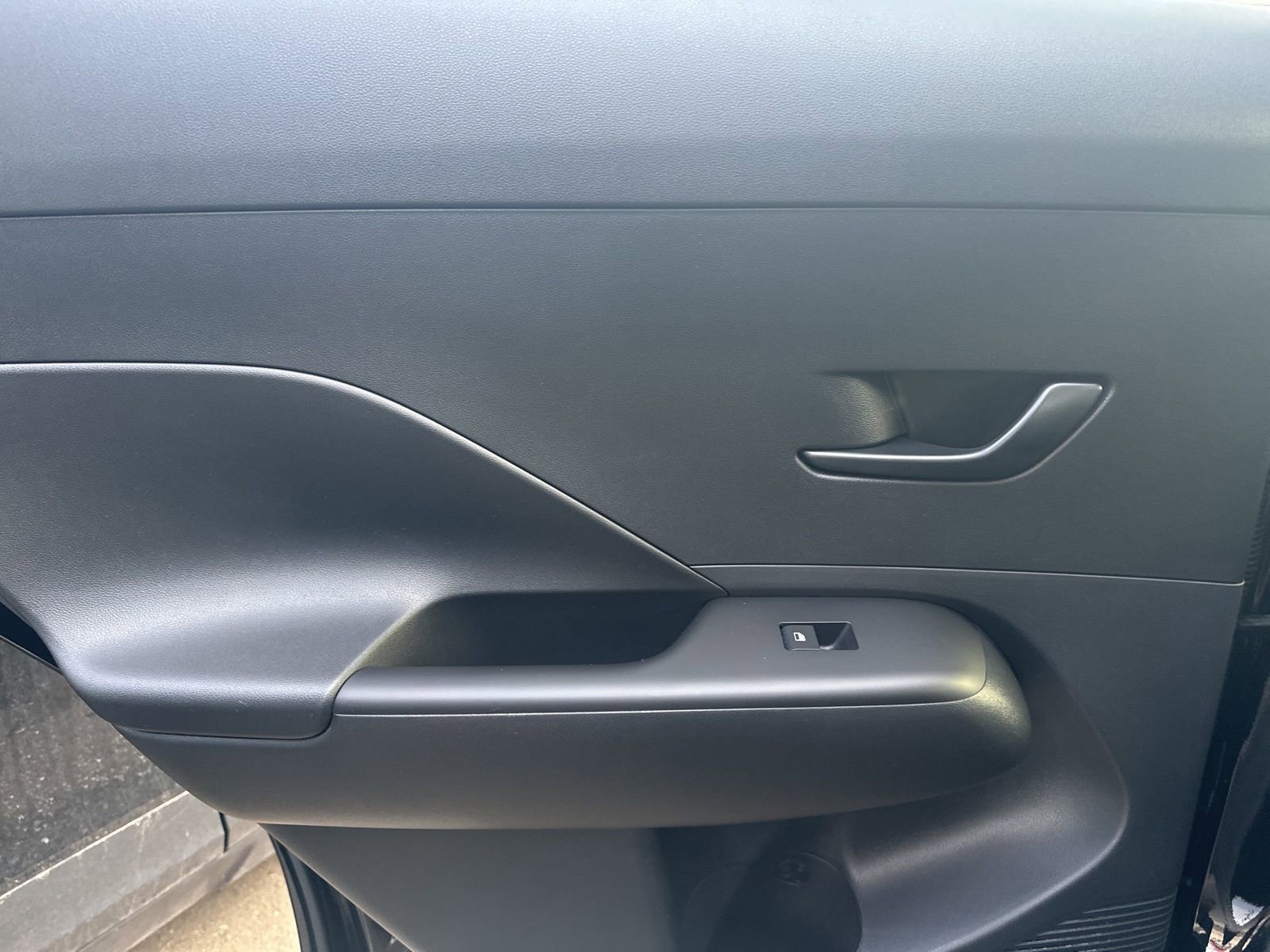 Used 2025 Hyundai Kona SEL image 32