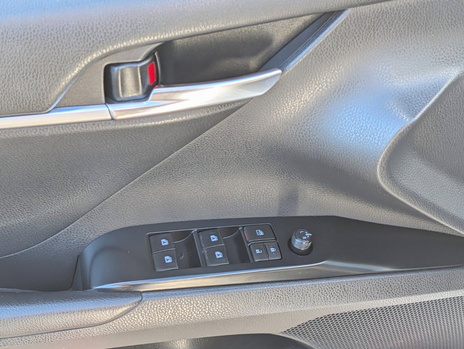 Used 2018 Toyota Camry LE FWD image 24