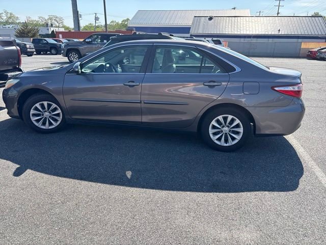 Used 2015 Toyota Camry LE FWD image 4