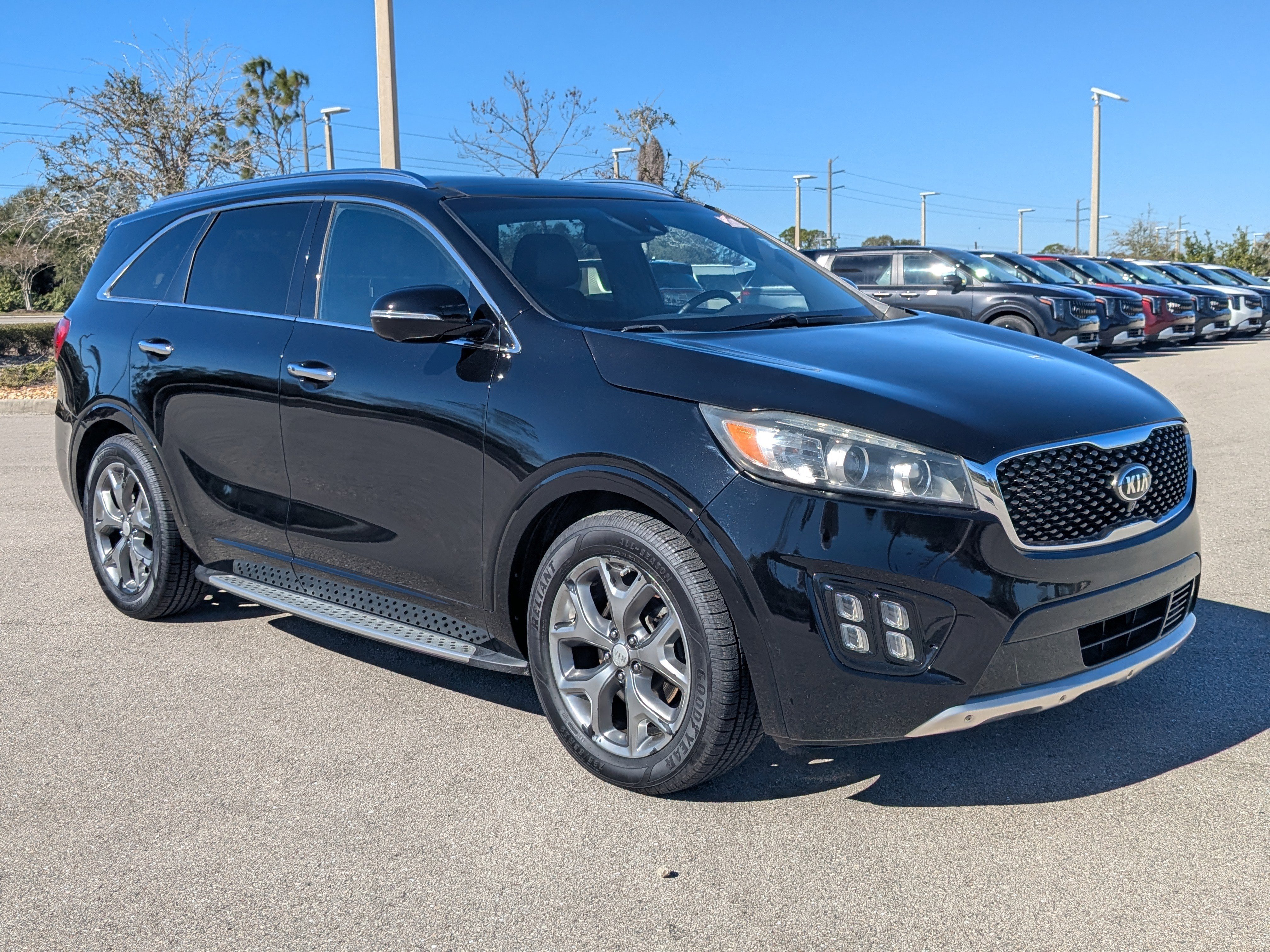 Used 2016 Kia Sorento SX w/ SXL Technology Package image 2