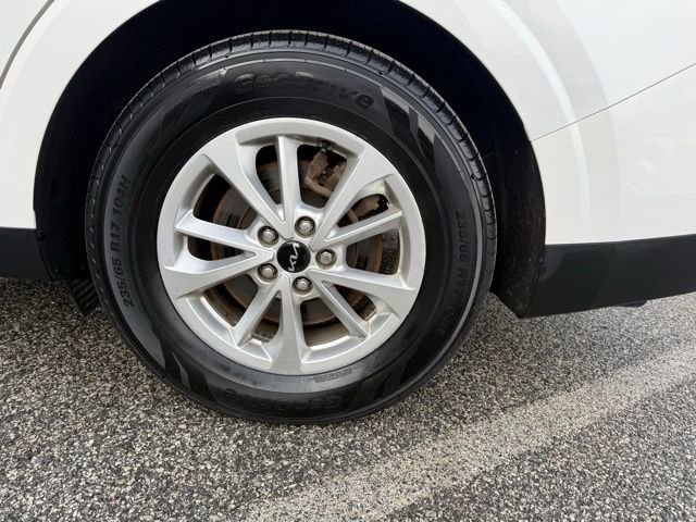 Used 2022 Kia Carnival LX image 14