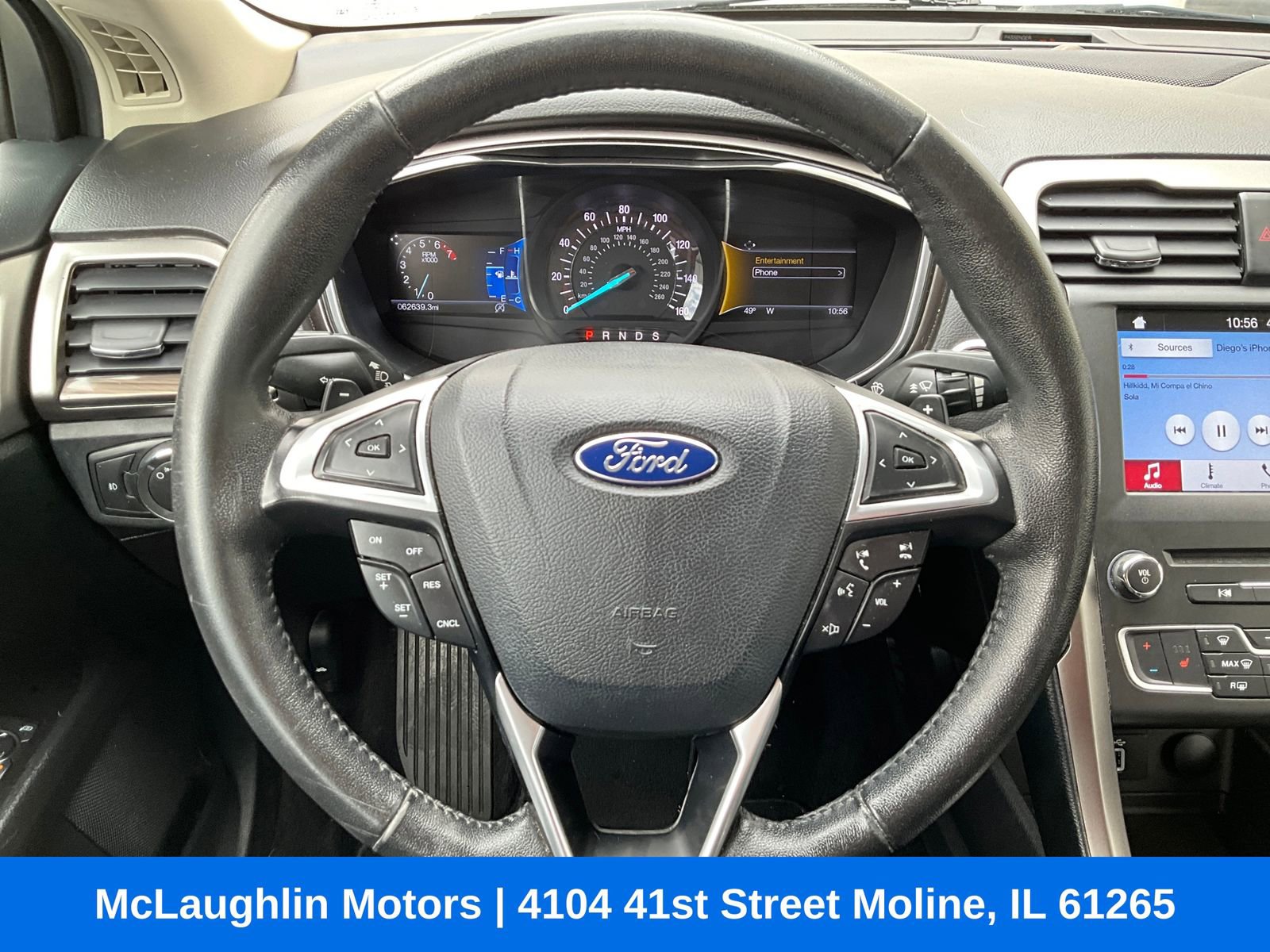 Used 2017 Ford Fusion SE w/ Fusion SE Technology Package FWD image 3