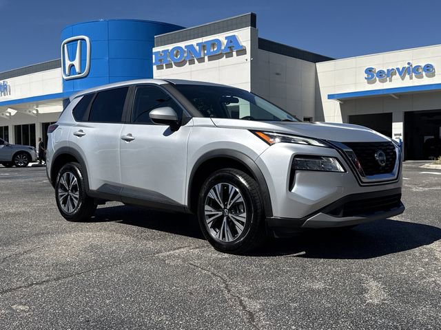 Used 2023 Nissan Rogue SV image 2