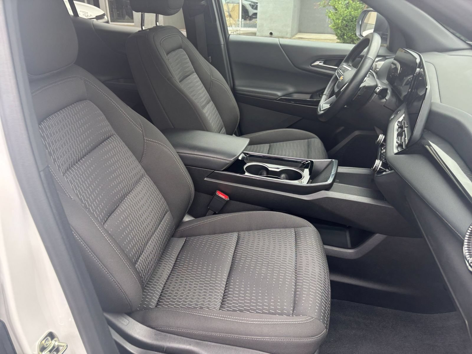 Used 2025 Chevrolet Equinox LT FWD image 36