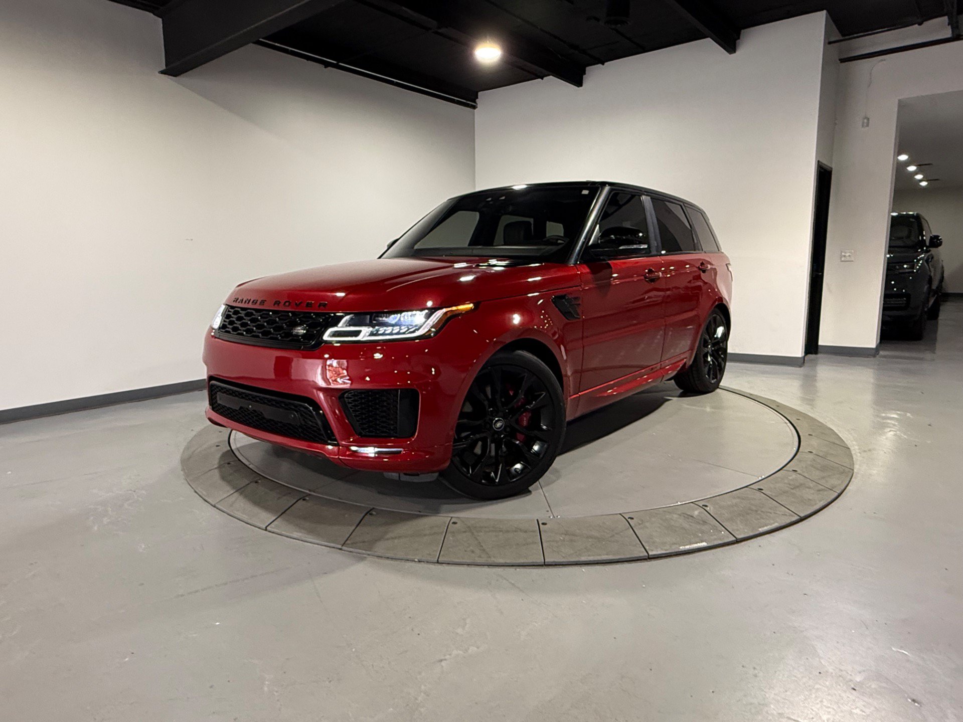 Used 2021 Land Rover Range Rover Sport HST AWD/4WD image 2