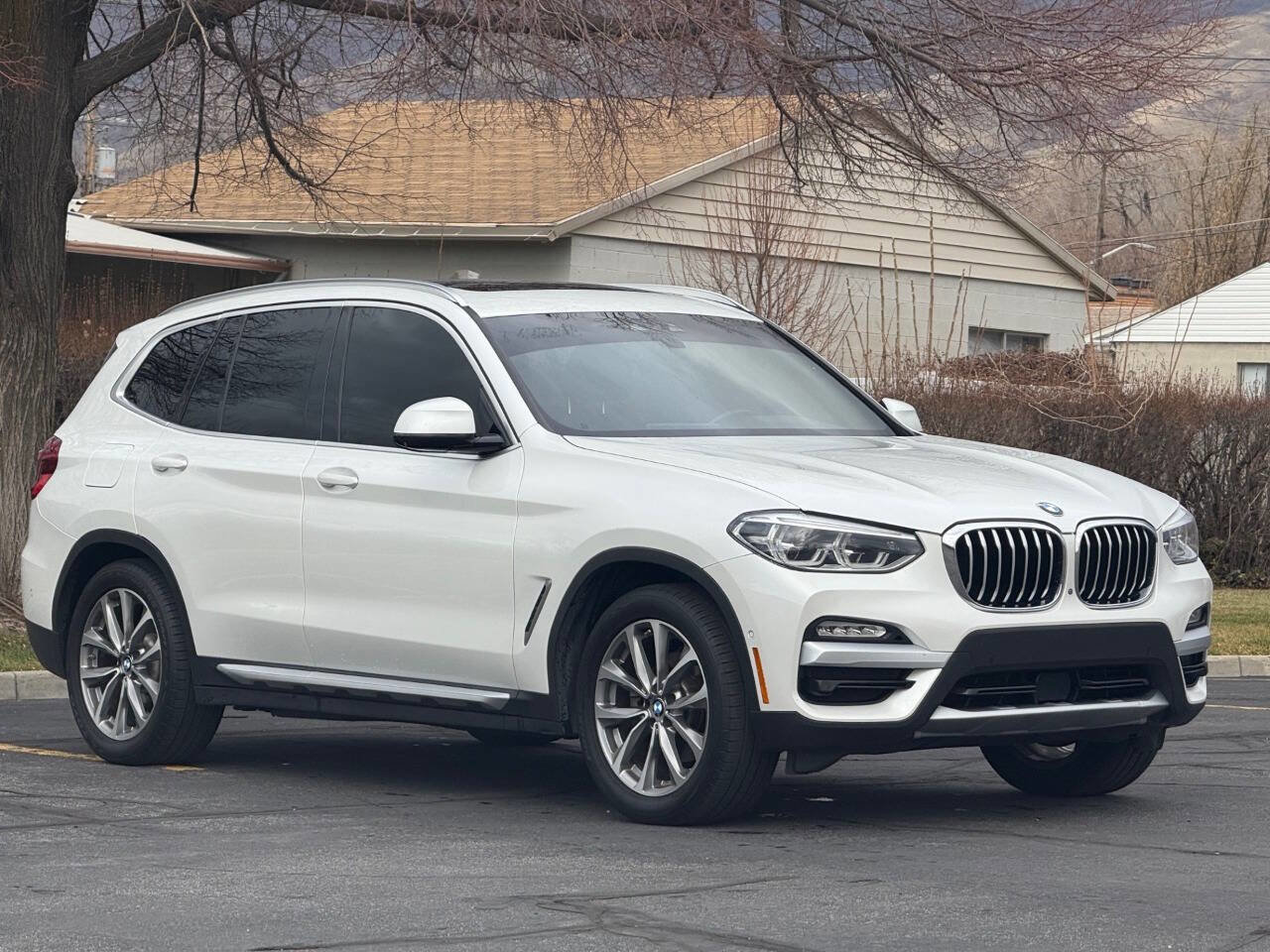 Used 2019 BMW X3 xDrive30i w/ Executive Package AWD/4WD image 3