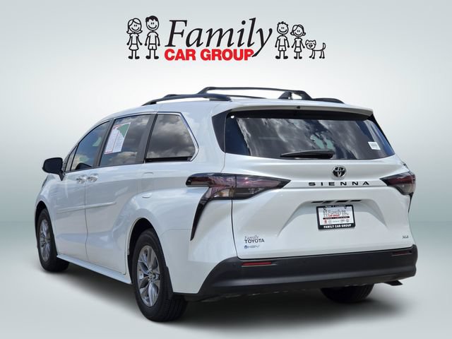 Certified 2026 Toyota Sienna XLE FWD image 3