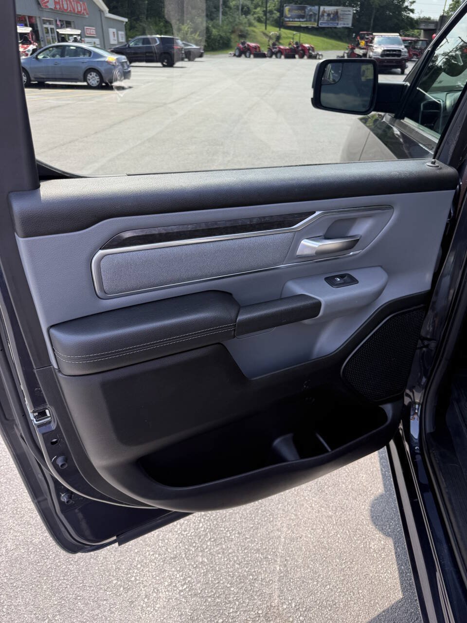Used 2019 RAM 1500 Big Horn AWD/4WD image 14