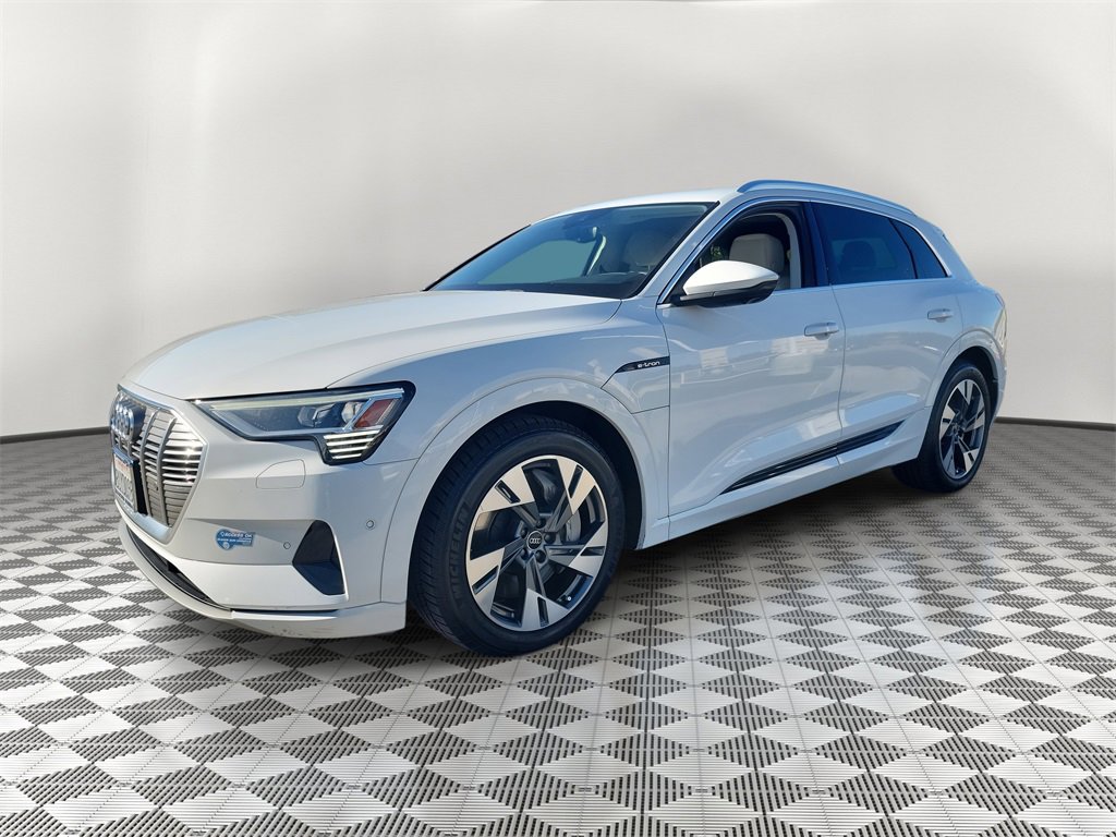 Used 2021 Audi e-tron Premium Plus w/ Premium Plus Package image 3